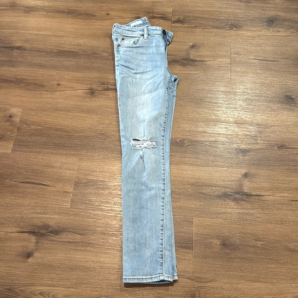Woman's Kut from the Kloth Katy Ripped Boyfriend Jeans. Size 2 - Picture 3 of 8